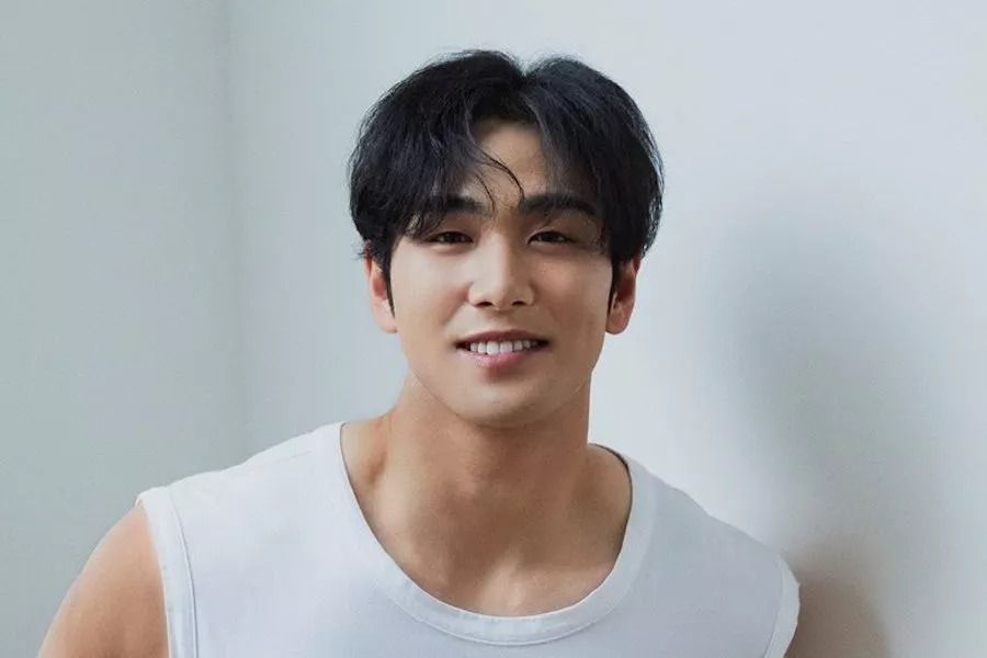 Baekho parle des transitions de la vie : de NU'EST à artiste solo, devenir une personne matinale, etc.