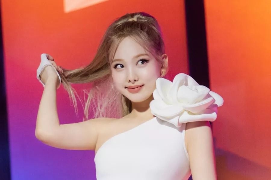 Nayeon de TWICE réalise les 4e ventes les plus élevées de la 1ère semaine de toutes les solistes féminines de l'histoire de Hanteo avec 