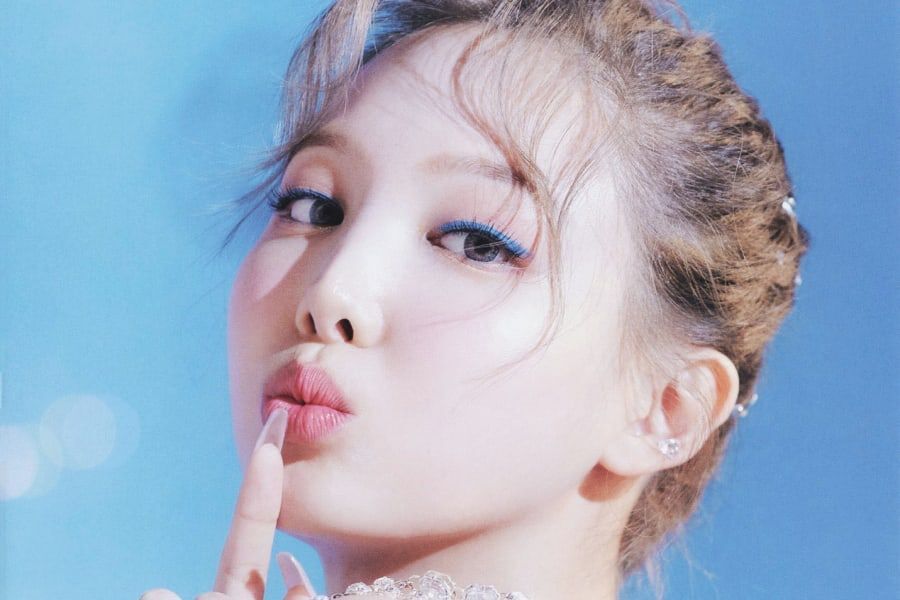 Nayeon de TWICE en tête de 3 Billboard Charts + devient la 1ère soliste féminine de K-Pop de l'histoire à entrer dans le Top 5 de l'artiste 100