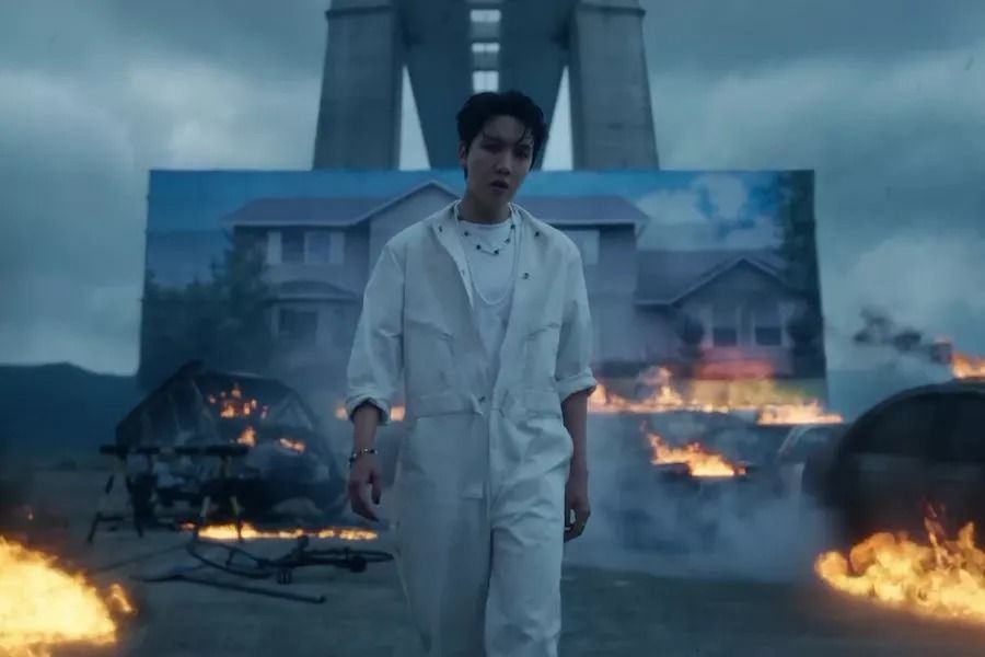 J-Hope de BTS crache le feu dans le MV 