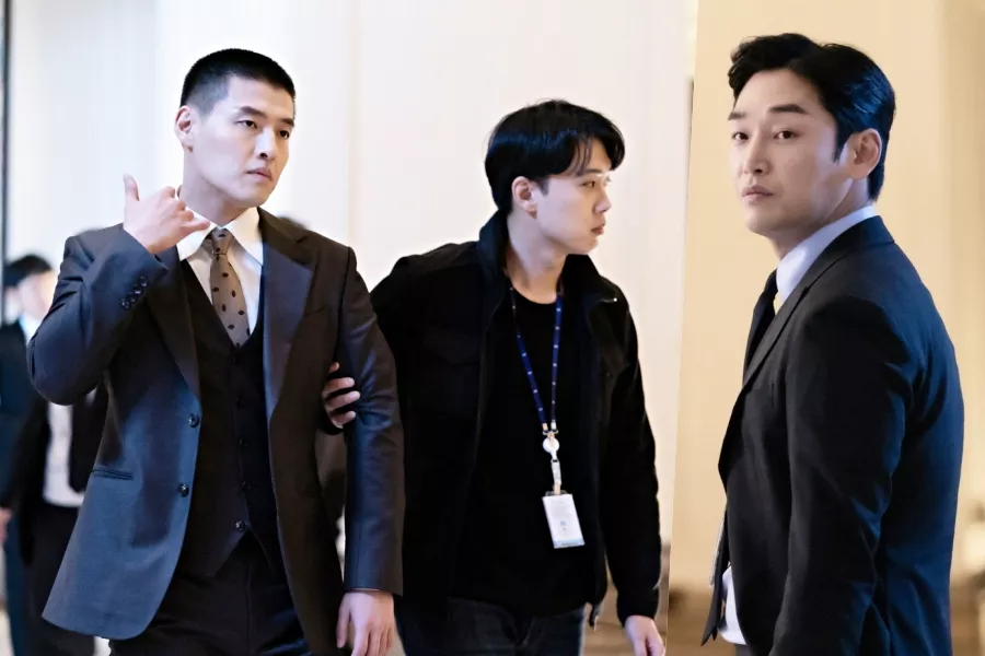 Kang Ha Neul ne riposte pas lorsque la police l'arrête dans 