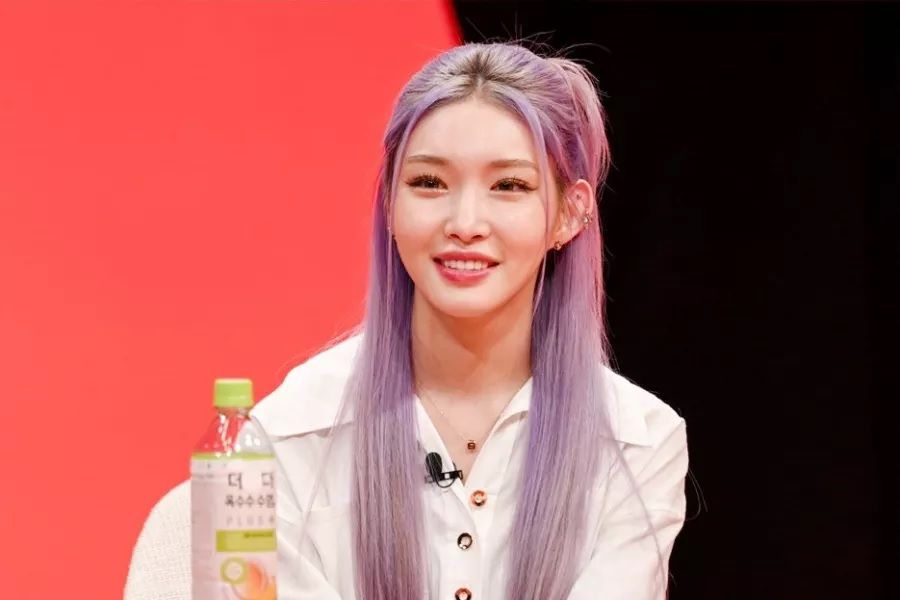 Chungha parle du remboursement des dettes de sa mère, de l'achat d'une maison et de la chanson qu'elle a écrite à son sujet