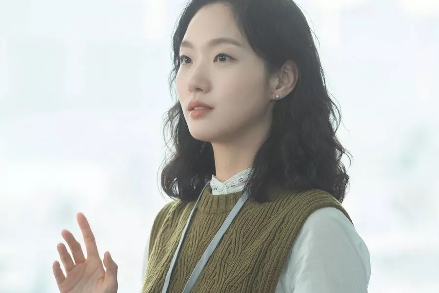 Kim Go Eun est prête à faire une autre transformation d'acteur illimitée à travers 