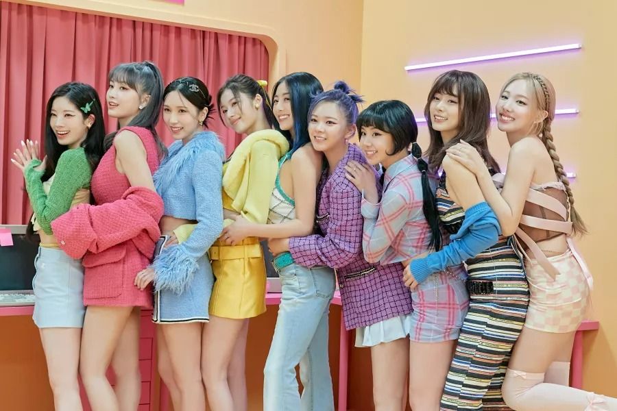 TWICE réalise les 4e ventes les plus élevées de la première semaine de tous les groupes de filles de l'histoire de Hanteo avec 