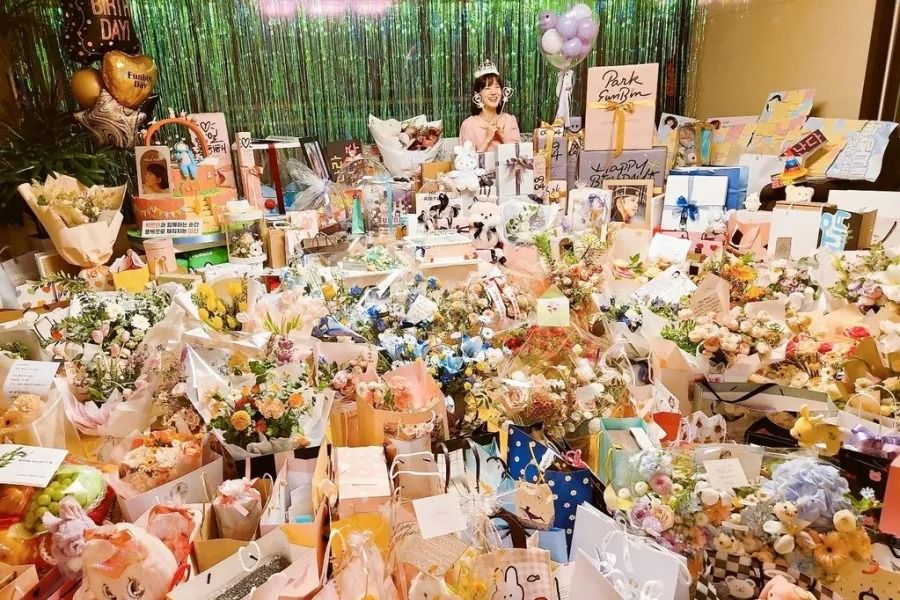 Park Eun Bin remercie ses fans d'avoir célébré son anniversaire + partage des photos de tous ses cadeaux