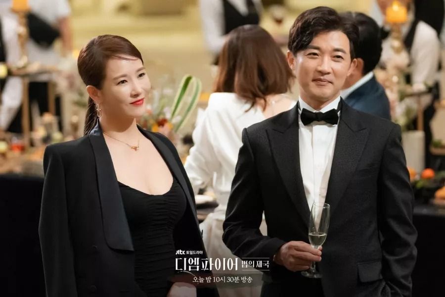 Kim Sun Ah et Ahn Jae Wook sont l'objet de l'envie de tous dans 