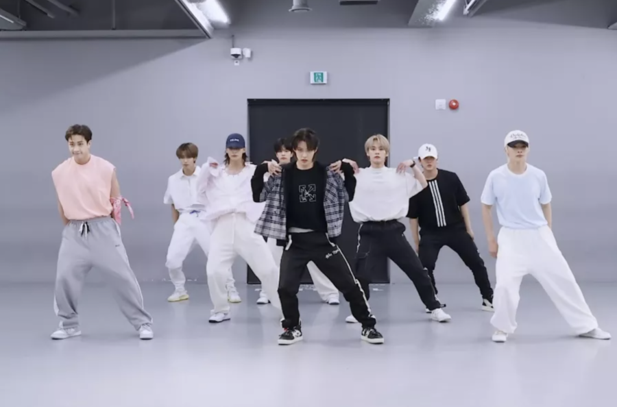 Stray Kids bouge parfaitement dans la nouvelle vidéo de pratique de la danse pour 