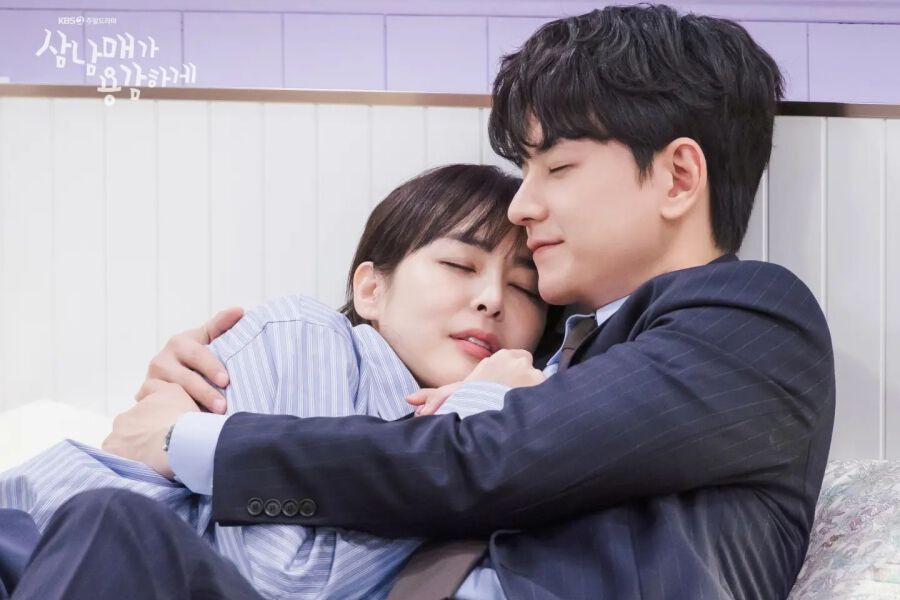 Im Joo Hwan et Lee Ha Na sont surpris en train de se blottir au lit dans 