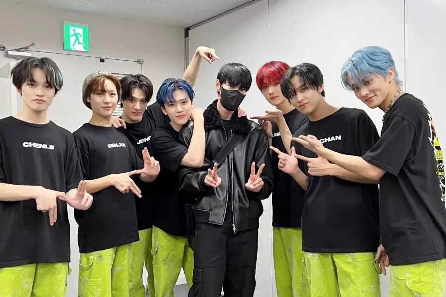 Doyoung de NCT montre son amour pour NCT DREAM lors de son concert au Japon