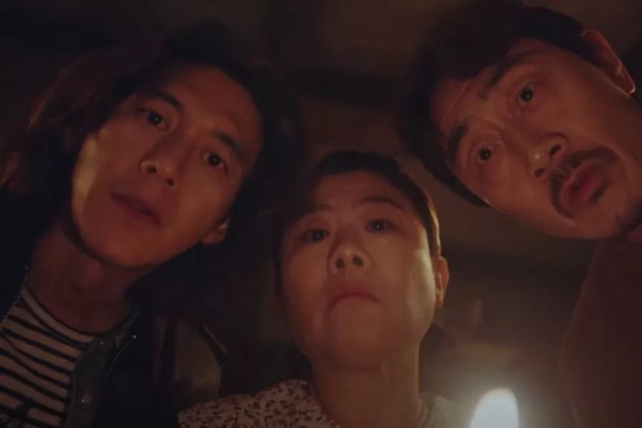 Go Soo, Heo Joon Ho et Lee Jung Eun inspectent quelque chose de mystérieux dans le nouveau teaser 