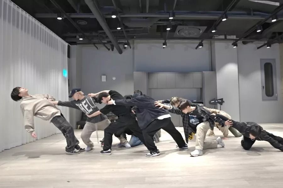 THE BOYZ surprend avec d'incroyables vidéos de pratique de danse pour 