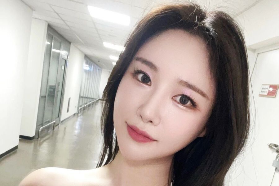 Minyoung des Brave Girls assure aux fans qu'elle n'abandonnera pas le chant après avoir ouvert son propre café