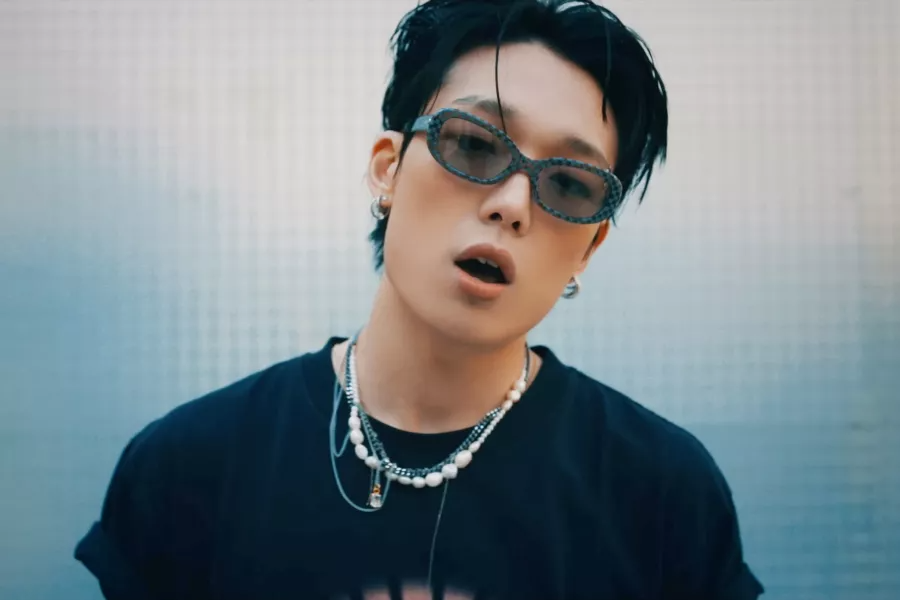 Bobby d'iKON se réveille d'une mésaventure qui ressemble à un mauvais rêve dans le MV de 