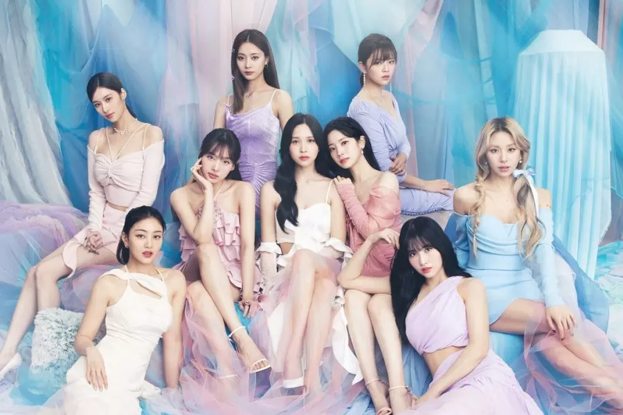 TWICE devient la première artiste féminine K-Pop de l'histoire à avoir 3 albums en 6 semaines sur Billboard 200