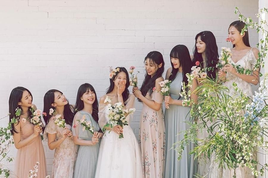 9MUSES fait équipe avec la membre Minha pour leur séance photo de mariage