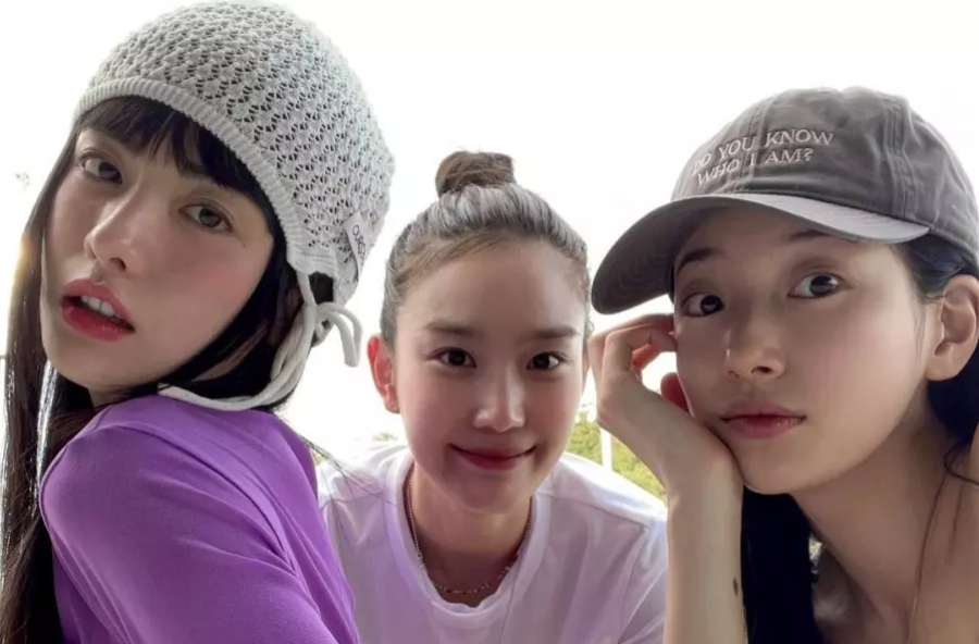 Nana montre son amitié avec Suzy et Jang Hee Ryung dans de jolies photos de vacances