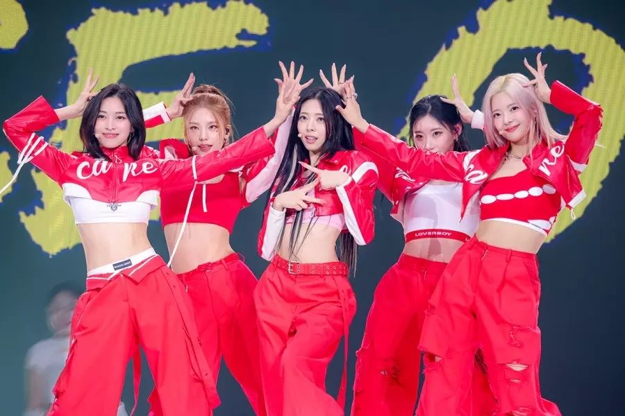 ITZY en tête des classements iTunes dans le monde entier + bat son propre record de ventes le premier jour avec 