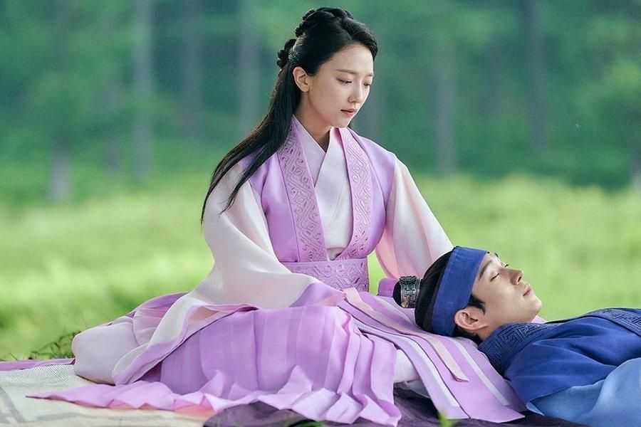 Kim Young Dae et Pyo Ye Jin choisissent les points à prendre en compte dans « Moon In The Day »