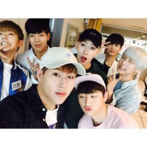 MONSTA X explique ce qui les différencie de SEVENTEEN et d'IKON