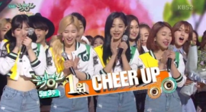 TWICE obtient sa cinquième victoire avec "Cheer Up" dans "Music Bank"