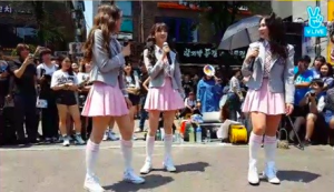 Le prochain groupe de filles de Star Empire chante des chansons 9Muses dans une performance de rue