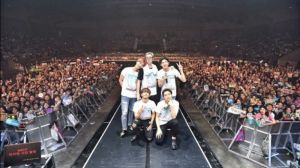 DAY6 attire une grande foule de fans en Thaïlande lors de leur premier concert à l'étranger