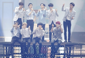 EXO réalise un nouveau record impressionnant en tant que vendeur d'un million d'albums pour la troisième fois consécutive