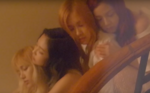 BLACKPINK donne une avance de "Playing With Fire" dans un nouveau teaser