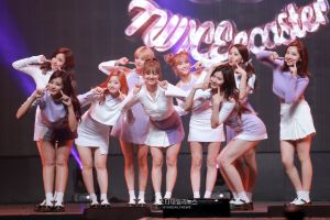 "TT" de TWICE continue à la première place de plusieurs listes musicales pour le 5ème jour consécutif