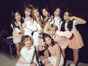 TWICE obtient la 2ème victoire avec "TT" dans "Show Champion", des présentations de IOI, VIXX, MONSTA X et plus