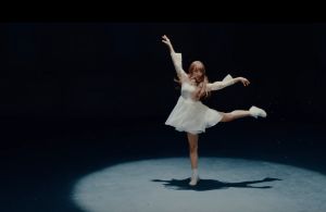 Rachel d'APRIL est une danseuse éthérée dans le teaser de "April Story"