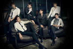 Shinhwa parle de ce qu'ils ressentent en voyant leurs fans plus âgés