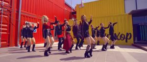 KARD danse énergiquement dans la version cachée de "RUMEUR"