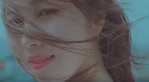 Kwon Jin Ah publie un teaser MV rêveur pour "Fly Away"