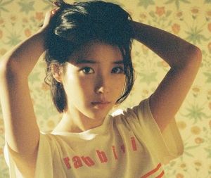 IU partage la liste des chansons pour son prochain album, qui comprend une collaboration avec G-Dragon