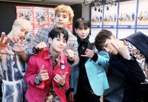 Highlight annonce l'album à venir reconditionné et concert