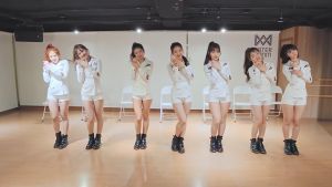 Oh My Girl surprend avec une vidéo de danse énergique pour "Pefect Day"