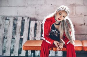 Hyoyeon of Girls 'Generation fait une entrée féroce dans le teaser MV de "Wannabe" (avec la participation de San E)