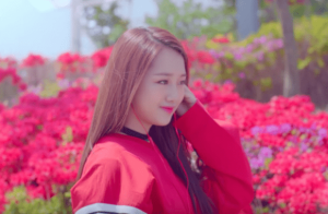 Kriesha Chu révèle un clip joyeux pour "Trouble", produit par Yong Jun Hyung de Highlight