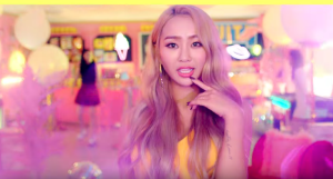 Hyorin rejoint Kisum pour publier un MV gai pour "Fruity"