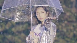 Heize mène les charts avec "Do not Know You" et sort le deuxième clip de son mini album