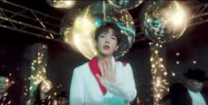 Jung Yong Hwa montre une vidéo-clip lumineuse et colorée pour "That Girl"