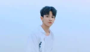 Samuel Kim débute en solo avec le MV pour "Sixteen"