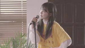 Jeon Jiyoon (Jenyer) revient avec sa chanson solo "Hello"