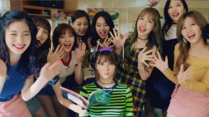 TWICE obtient la première place dans de nombreuses listes en temps réel avec "Likey"