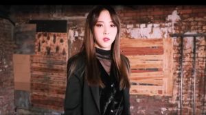 Moonbyul de MAMAMOO partage la présentation vidéo de sa chanson solo "Worthless"