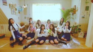 Le groupe féminin "Idol School" fromis_9 surprend avec son doux MV "Glass Shoes" pré-débuts