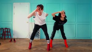 Jo Kwon et Lia Kim s'amusent en talons rouges dans une vidéo de chorégraphie