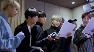 BTS s'amuse en studio dans le MV "With Seoul"