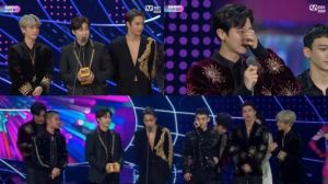 EXO remporte le prix de l'album de l'année en battant le record avec 5 années consécutives aux Mnet Asian Music Awards 2017 (MAMA)